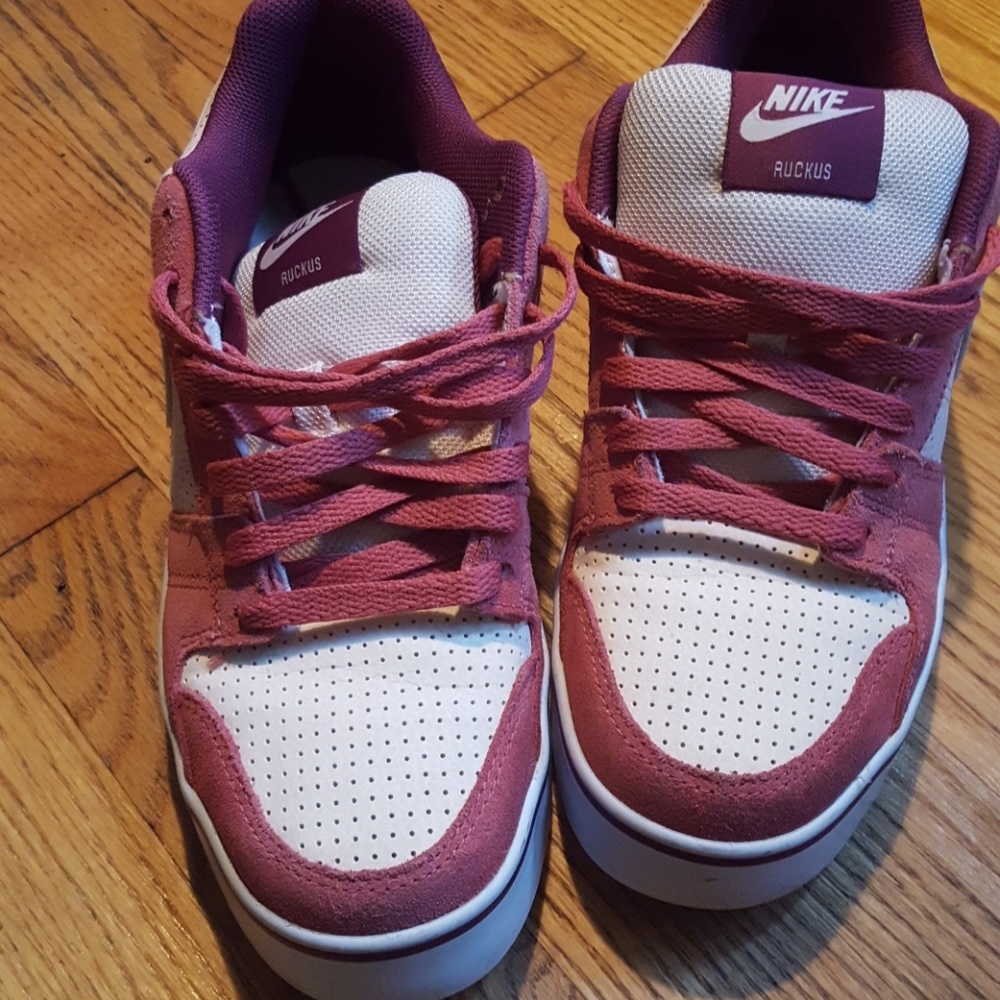 Nike pink skate board shoes